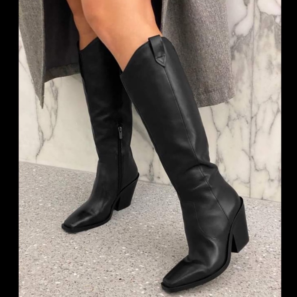 NEW VINCE CAMUTO Afelia Knee High Boot
Black Size 8 US REGULAR CALF